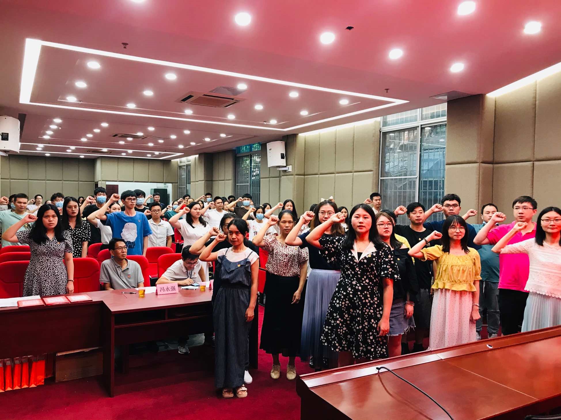 白云山亚洲必赢公司团委举行“重温革命历史·传承奋斗精神”主题团日活动暨五四表扬及超龄团员离团仪式