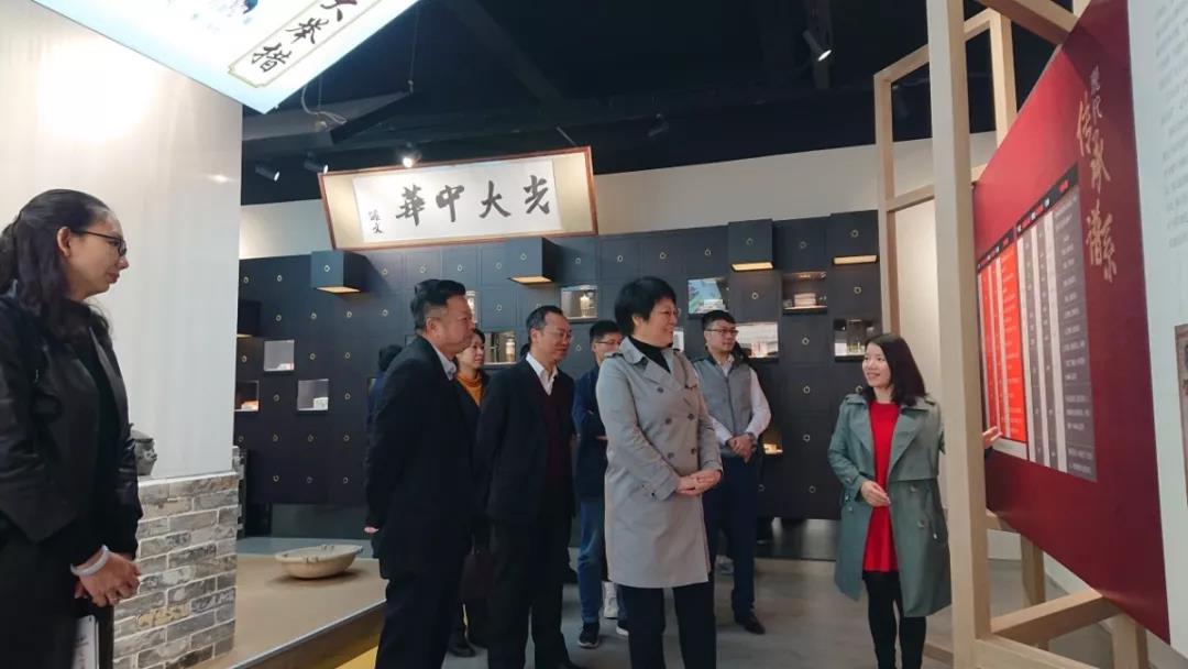 广药集团副总司理、、总工程师刘菊妍一行到白云山亚洲必赢调研科技质量治理事情