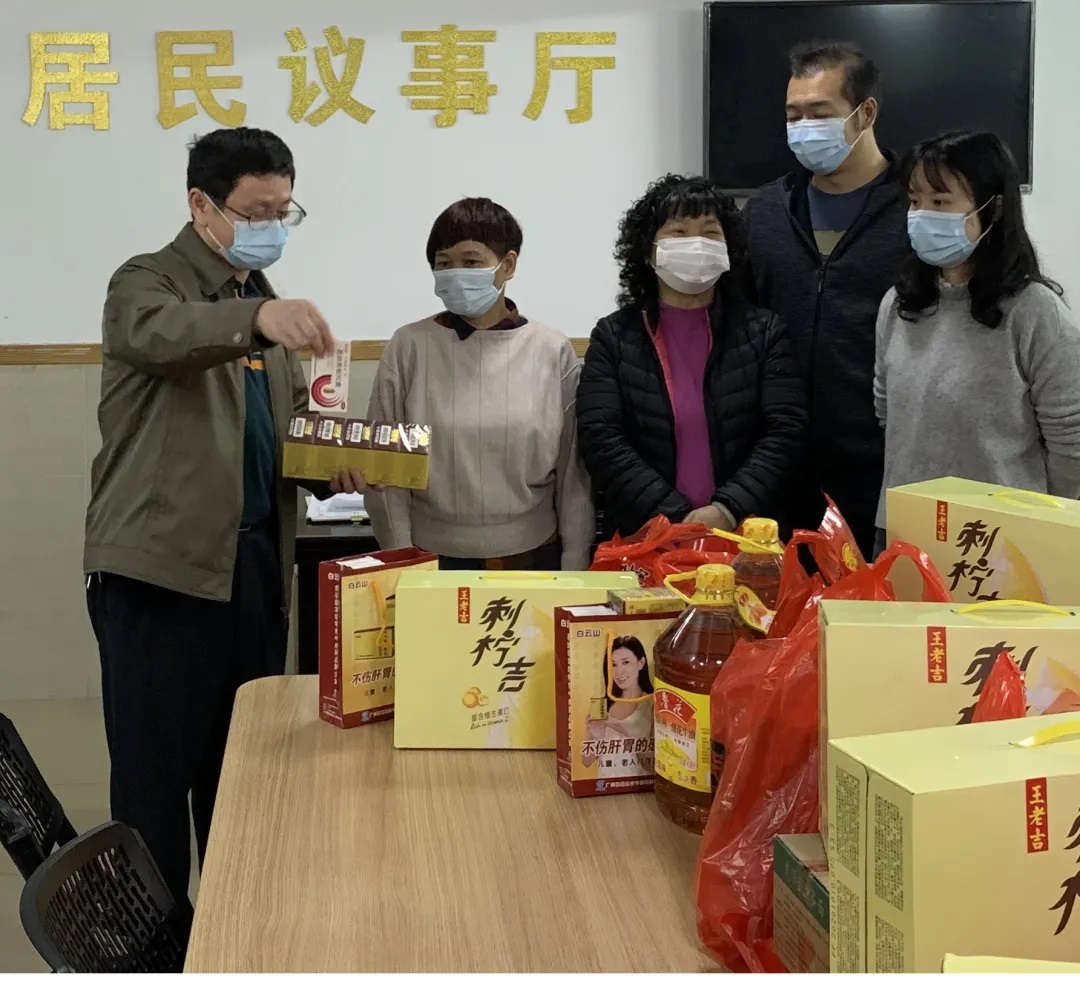 情系难题边沿户，，春节慰问暖人心—白云山亚洲必赢慰问街道难题边沿户