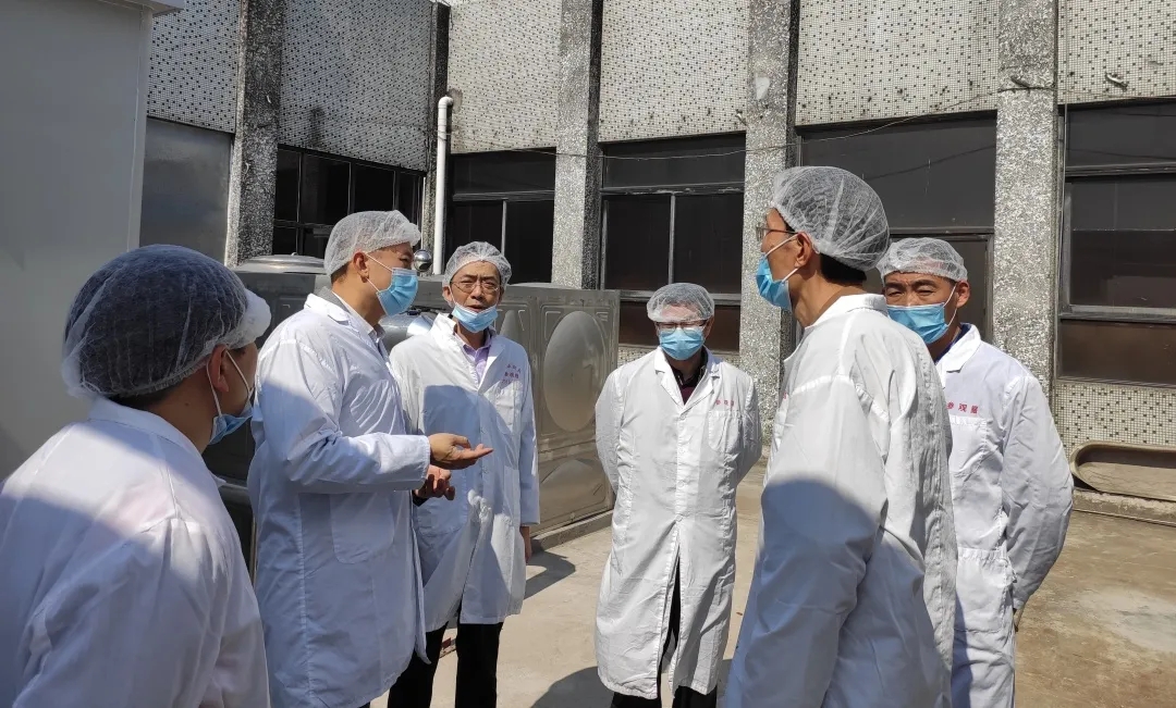 广州市生态情形局海珠区分局局长区劲邦一行到亚洲必赢公司检查指导事情