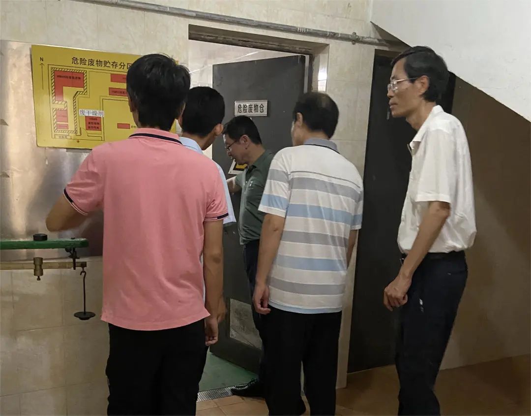 “四不两直”强监视 拧紧节日“清静阀” ——白云山亚洲必赢公司纪委开展中秋、国庆节前专项监视检查