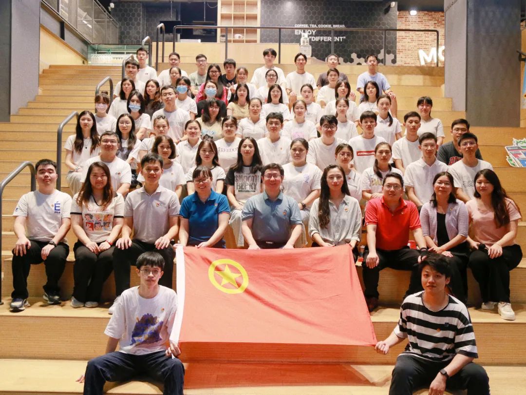 奋进新时代 青春纷歧young——白云山亚洲必赢公司团委举行主题团日活动暨2023年五四表扬及超龄团员离团仪式