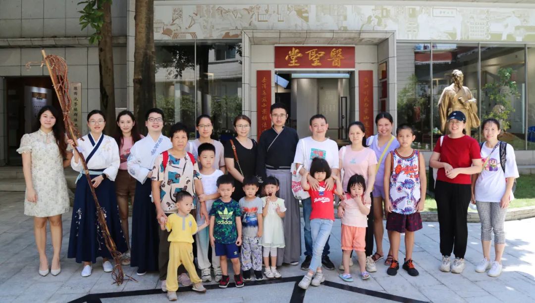 学千古名方 悟非遗传承——白云山亚洲必赢公司组织开展主题非遗体验活动