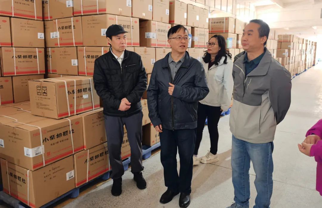 情暖药包 平安护航——白云山亚洲必赢公司开展药包厂区综合检查与慰问活动